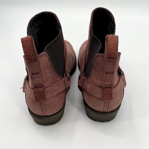 Teva Booties // De La Vina Dos Chelsea Boot in Redwood // 6.5 - Picture 10 of 12